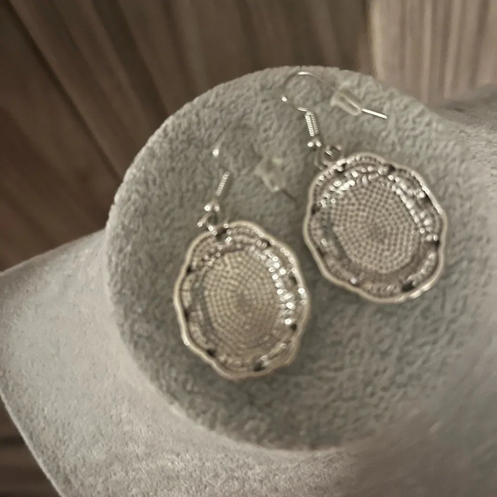 ✨Earrings✨ - Picture 2 of 2